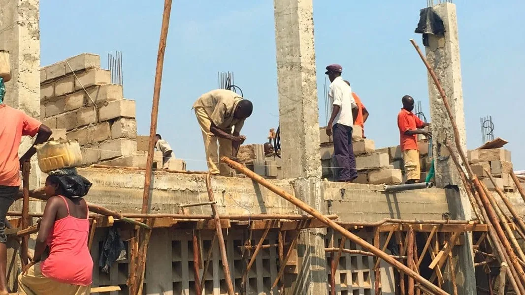 Exécution du projet d'extension en hauteur des locaux de l'E.I.B au cours de l'année scolaire 2016-2017